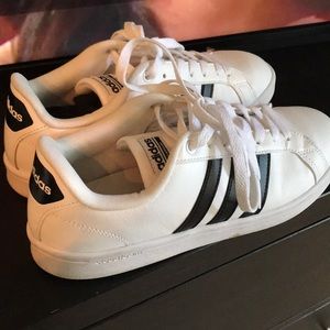 Adidas women’s shoes like new